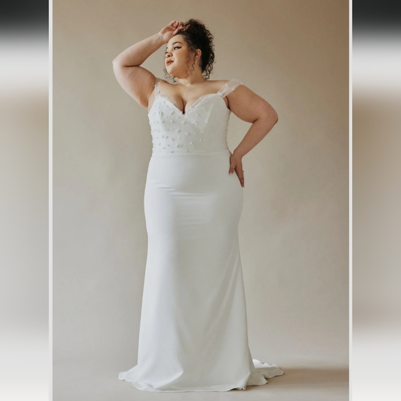 Tropez Fit and Flare, detachable sleeve wedding gown, Size 20, Laudae 2022 - Picture 7 of 7